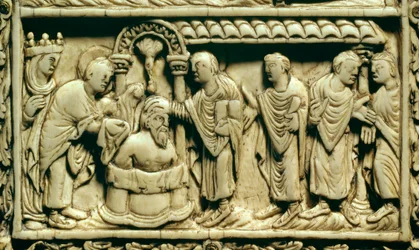 Karolinginen taide: yksityiskohta: Klodvig I:n (466-511) kaste kuningatar Clothilden läsnä ollessa 25/12/498. 800-luku. Amiens, Musée de Picardie.