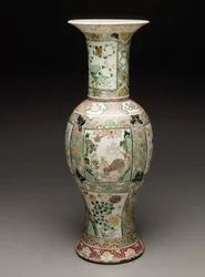 Maljakko, n. 1700 (posliini & emali)