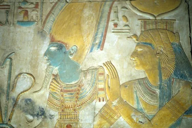 Muinainen Egypti, seinämaalaus/kaiverrus, Isis ja Osiris, Seti I:n temppeli, Abydos (kuva)