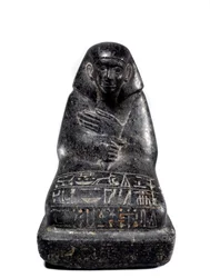 Egyptiläinen antiikki: gabro-veistos, joka edustaa korkeaa virkamiestä Senpouta. Keski-imperiumi (2033-1710 eKr.) Pariisi, Louvre-museo