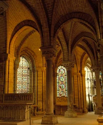 Goottilainen taide: holvin avaimet ja taistelukärjet, Saint Denisin basilikan (Saint Denis) ambulatorio.