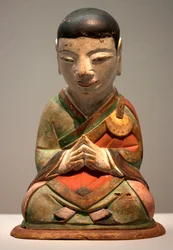 Arhat. Monivärinen veistetty puu, Joseon-kausi (Choson)