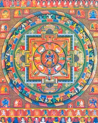 Chakrasambhara Mandala, joka kuvaa pääjumalautta Sambharaa syleilemässä puolisonsa Vajrabarahia ja symboloi viisauden ja käytännön liittoa korkeimman autuuden saavuttamiseksi (guassi kankaalla)