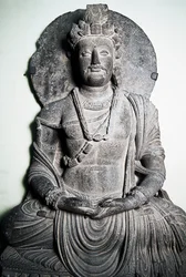 Kiviveistos, joka kuvaa Buddhaa, Gandhara-taidetta, Peshawaria, Pakistania,