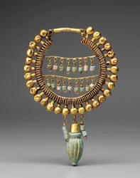 Korvakoru, 550-330 eKr. (kulta ja fajanssi)