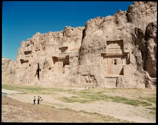 Näkymä Nekropolikselle ja Achaemenid-kuninkaiden neljälle haudalle