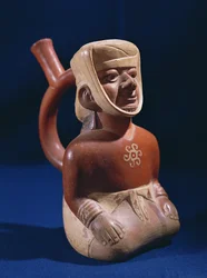 Maljakko polvistuvan naisen muodossa, Mochica, 200-800AD, (keraaminen)