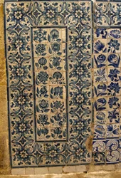 Erilaisia kukkalajeja kuvaava paneeli, Tarouca, Portugali (keraamiset laatat)