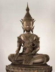 Elämän kokoinen Buddha kuninkaallisessa asussa (pronssi)