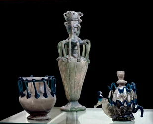 Itämainen taide: Syyriassa valmistetut lasimaljakot. 300 noin Pariisi, Louvre-museo