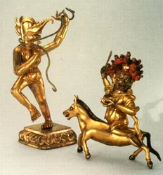 Makaravakitra ja Sridevi (kullattu pronssi)