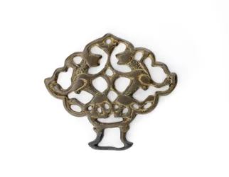 Ornamentti leijonaparilla, Seljud-dynastia, mahdollisesti 1200-luku (pronssi kullan jälkiä)