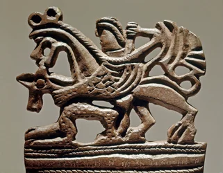 Scythian taide (Scythian tai Scythian sivilisaatio): Apollo griffinillä - 4. vuosisadalla eKr. - Pronssitankkikoristeet - Eremitaaši, Pietari