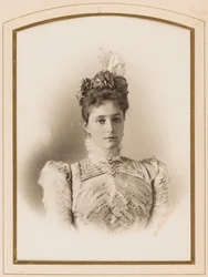 Elisabeth Fiodorovna de Russie (Elisabeth de Hesse Darmstadt) (1864-1918) - Reinin Hessenin prinsessa, Venäjän suurherttuatar Elizabeth Fjodorovna, Levitsky, Sergei Lvovitš (1819-1898). Albumin valokuva. Yksityinen kokoelma