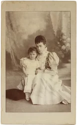 Venäjän suurherttuatar Xenia Aleksandrovna tyttärensä Irinan kanssa, n. 1882