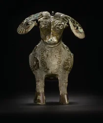 Rituaali pässin muotoinen viiniastia, Gong (pronssi)