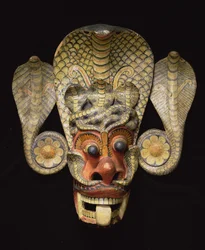 Sri Lankan naamio (maalattua puuta)