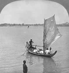 Purjevene Irrawaddy-joella, Burmassa, 1908