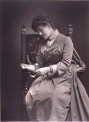 Ellen Terryn (1847-1928) muotokuva, 1880-luvun puoliväli (m/v valokuva)