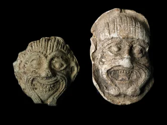 Demonin päät Humbaba (terrakotta)