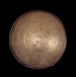 Itämainen taide: kupari- ja hopeakulhojen koristelu. 13. tai 14. vuosisadalla. Syyriasta. Pariisi, Louvre-museo