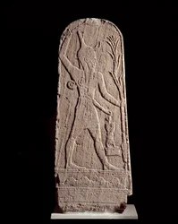 Itämainen taide: salamanjumala Baalin steela. (Kuningasta suojeleva soturijumala) Veistos 15. vuosisadalta eKr., Syyria. Pariisi, Musée du Louvre