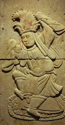 Terrakottastela tanssija Tang-dynastian (618-907) kanssa löydettiin Shaanxin maakunnasta, Steles Forest Museumista Xianista. Valokuvaus, Leonard de Selva, Kiina, 2006.
