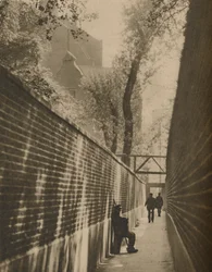 Lansdowne Passagessa, jossa valtatiemies kerran laukkasi elämänsä puolesta, vuodelta 1935.