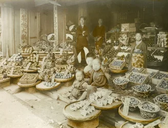Hedelmäkauppa Japanissa, noin 1900 - 1915 (valokuvaus).