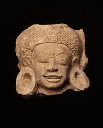 Demonin pää, Chedi Chula Pathom, Davaravati-kausi (stukki)