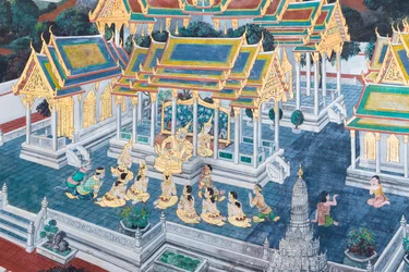 Seinämaalaus, joka kuvaa kohtauksia Ramayanasta Wat Phra Kaeossa, Kuninkaallisesta palatsista, Bangkokista, Thaimaasta