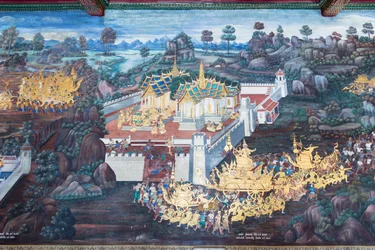 Seinämaalaus, joka kuvaa kohtauksia Ramayanasta Wat Phra Kaeossa, Kuninkaallisesta palatsista, Bangkokista, Thaimaasta
