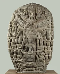 Stelae Buddhan ja palvovien jumalien kanssa, Davaravati-kausi