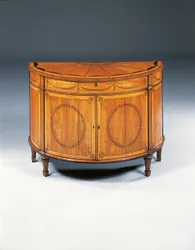 George III:n marquetry demi-lune lipasto, n. 1760-1779 (satiini, amarantti ja tulppaani)