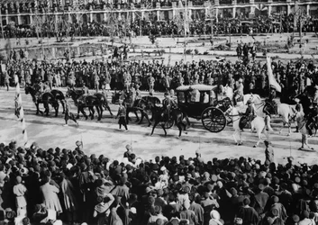 Kruunajaiskulkue, Teheran, 1926