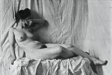 Tuntematon malli, c. 1886-1892.