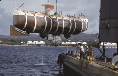 Sukellusvene Trieste, Apra Harbor, Guam, noin 1960 (kuva).