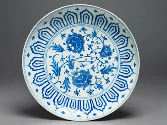 Ruokalaji, Iznik, Turkki, n. 1575 (kivitahna, sininen lasituksen alla)