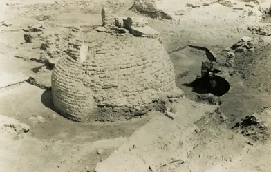 Kupolirakennus, al-Fustat, Egypti, valokuvaaja Ugo Monneret de Villard.