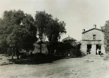 Sisäänkäynti Zionin Marian kirkkoa ympäröivään aitaukseen, Axum, Etiopia, valokuvaaja Ugo Monneret de Villard, n. 1937.