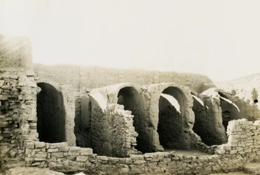 Pyhän Simeonin luostarin sisätilat, rakennukset 311-36, Assuan, Egypti, valokuvaaja Ugo Monneret de Villard.