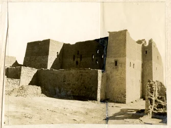 Pyhän Simeonin luostarin suuri linnoitus (qasr), Assuan, Egypti, valokuvaaja Ugo Monneret de Villard.