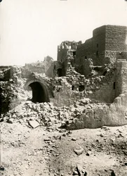 Pyhän Simeonin luostarin suuri linnoitus (qasr), Assuan, Egypti, valokuvaaja Ugo Monneret de Villard.