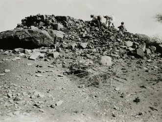 Rauniot Goz Regebin alueella, Sudan, valokuvaaja Ugo Monneret de Villard, n. 1925.