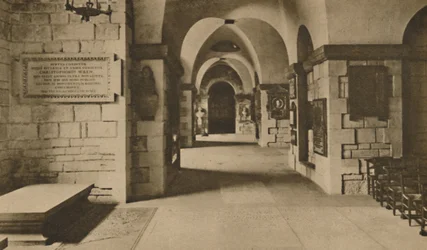 -Ja krypta, jossa monet Englannin kuuluisimmista pojista makaavat, vuodelta 1935.