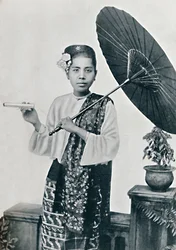 Burmalainen nainen, 1902
