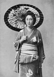 Japanilainen nainen kävelyasussa, 1902