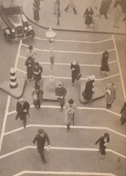 Turvakaista Charing Crossin asemaa vastapäätä, c1934, 1935