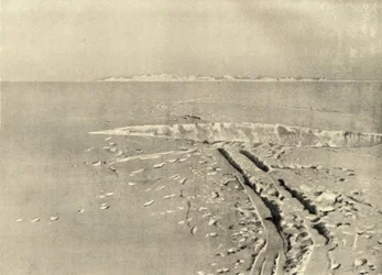 Tyypillinen halkeama tasaisella pinnalla, c1908, 1909.
