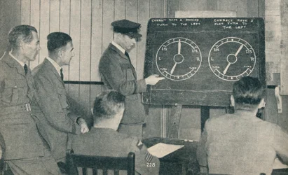 Luento instrumenttilentämisestä Central Flying Schoolissa Upavonissa, Wiltshiressä, c1936 c1937
